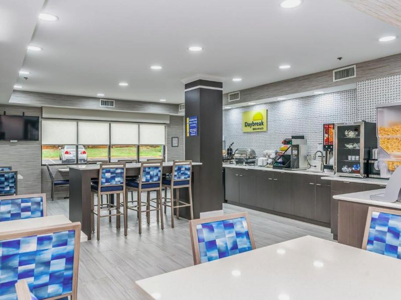 デイズ イン&スイーツ バイ ウィンダム プラットヴィル モンゴメリー (Days Inn & Suites by Wyndham Prattville-Montgomery)の写真