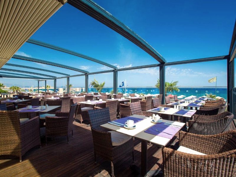 Atlantis Beach Hotelの写真
