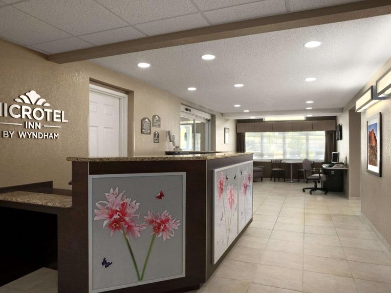 マイクロテル イン&スイーツ バイ ウインダム ミネラル ウェルズ パーカーズバーグ (Microtel Inn & Suites by Wyndham Mineral Wells/Parkersburg)の写真