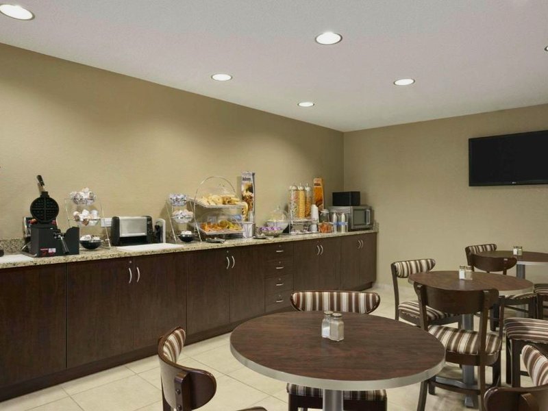 マイクロテル イン&スイーツ バイ ウインダム ミネラル ウェルズ パーカーズバーグ (Microtel Inn & Suites by Wyndham Mineral Wells/Parkersburg)の写真