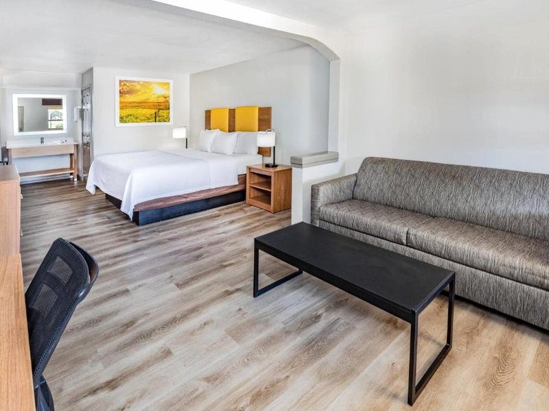 デイズ イン&スイーツ バイ ウィンダム ハンツビル (Days Inn & Suites by Wyndham Huntsville)の写真