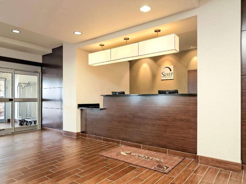 Sleep Inn & Suites Fort Scottの写真