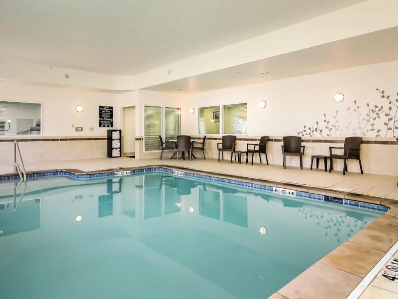 Sleep Inn & Suites Fort Scottの写真