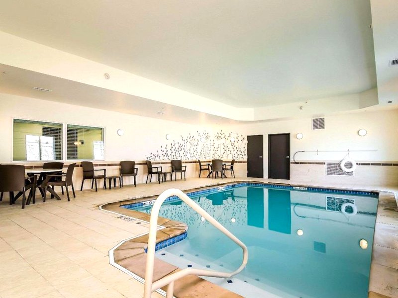 Sleep Inn & Suites Fort Scottの写真