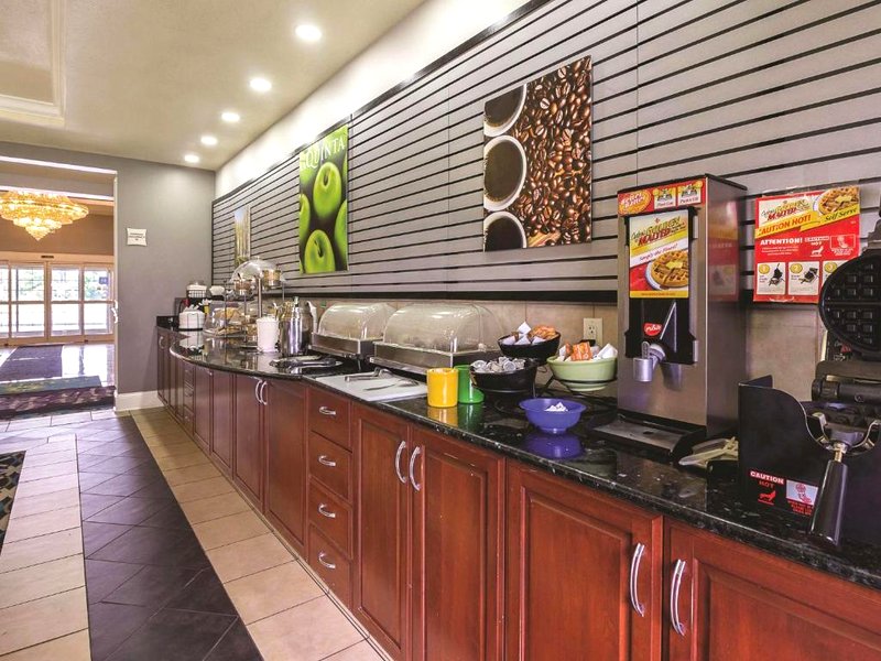 ラ キンタ イン & スイーツ バイ ウィンダム ボーリング グリーン (La Quinta Inn & Suites by Wyndham Bowling Green)の写真