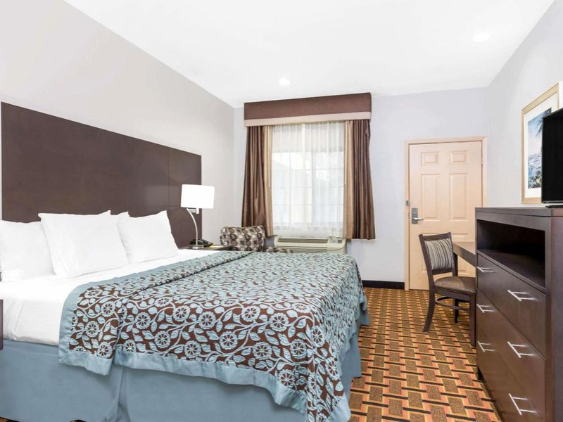 デイズ イン ＆ スイーツ バイ ウィンダム マディソンビル (Days Inn & Suites by Wyndham Madisonville)の写真
