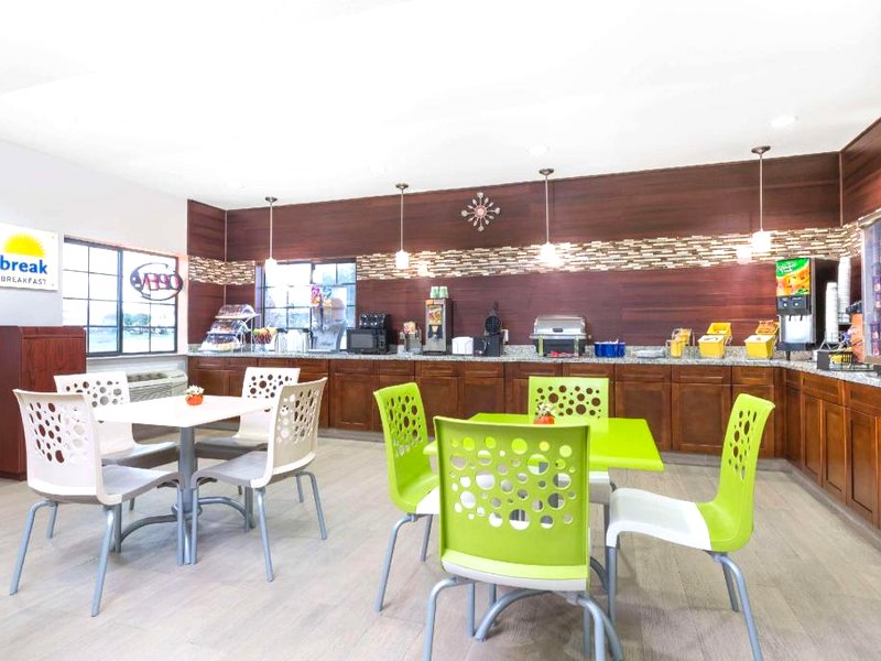 デイズ イン ＆ スイーツ バイ ウィンダム マディソンビル (Days Inn & Suites by Wyndham Madisonville)の写真