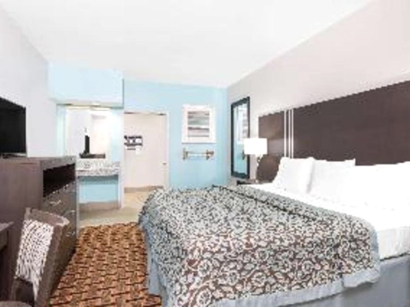 Days Inn & Suites Madisonvilleの写真