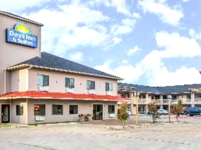 Days Inn & Suites Madisonvilleの写真