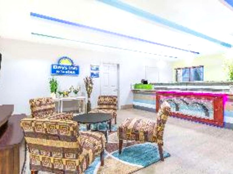 Days Inn & Suites Madisonvilleの写真