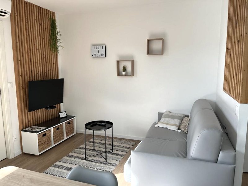 APPART-HOTEL n 3 avec terrasse, piscine, petit-dejeuner et parking privé (APPART-HOTEL n 3 avec terrasse, piscine, petit-dejeuner et parking prive)の写真