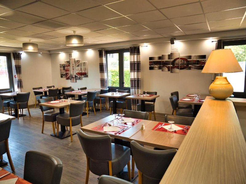 ホテル レストラン ラ ショミエール レ ミュロー フリンス (Hotel Restaurant La Chaumière Aux Mureaux-Flins)の写真