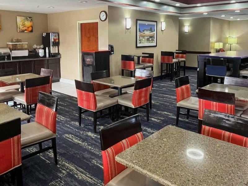 コンフォートインアンドスイーツ (Comfort Inn & Suites)の写真