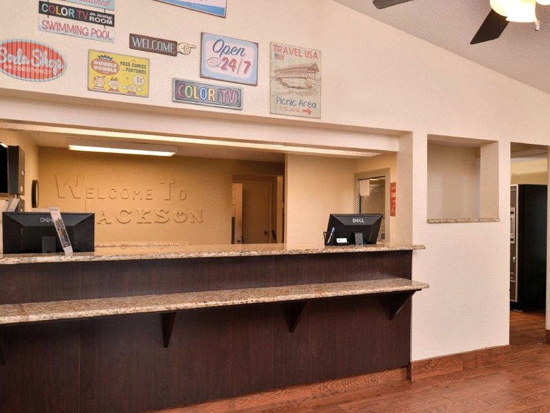Americas Best Value Inn & Suites Jackson, MIの写真