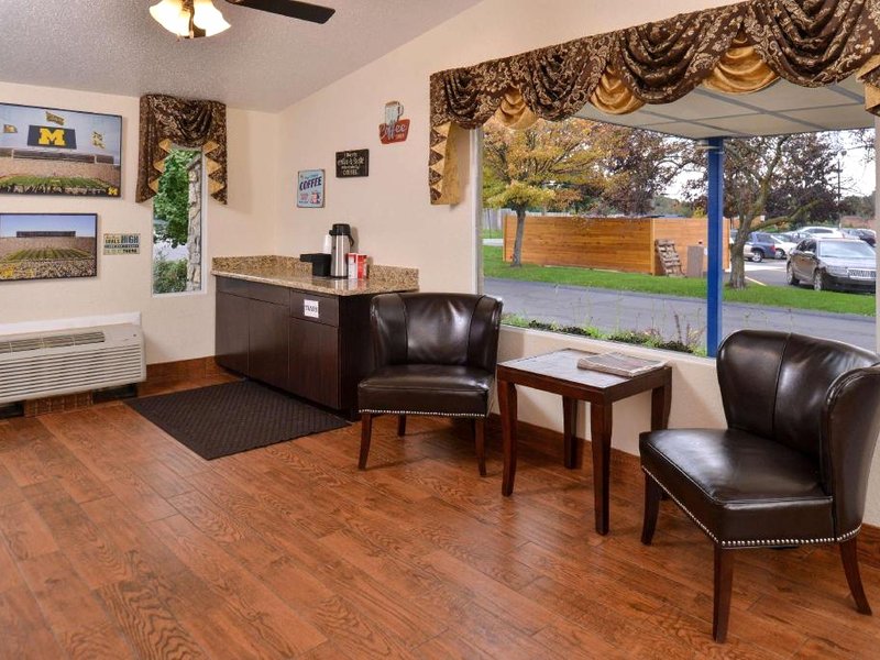 Americas Best Value Inn & Suites Jackson, MIの写真