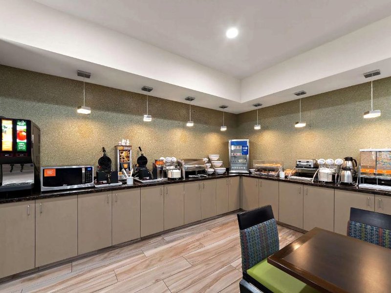 コンフォート スイーツ (Comfort Suites)の写真