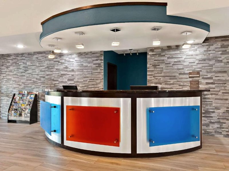 コンフォート スイーツ (Comfort Suites)の写真