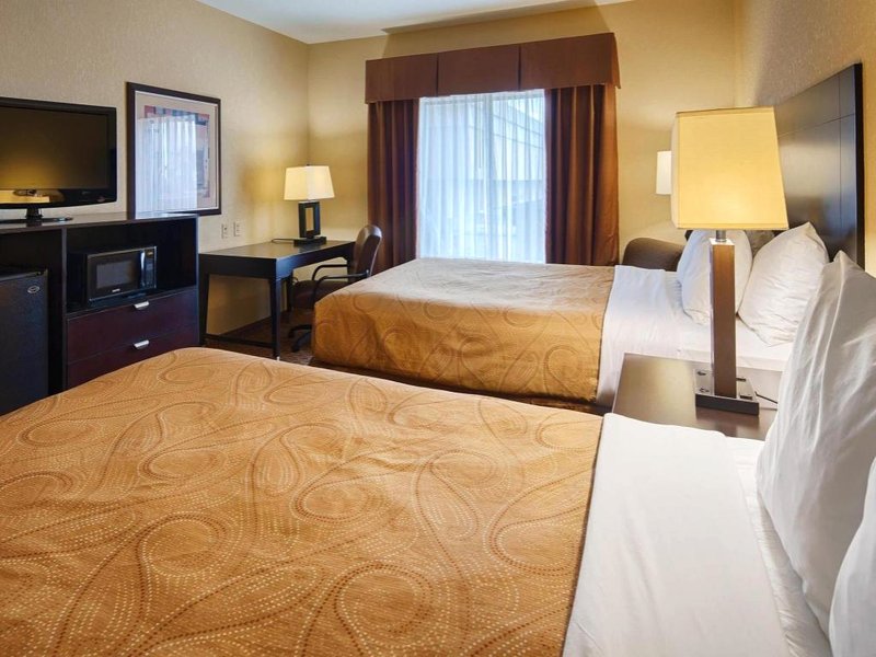 ベストウェスタン バストロップ パインズ イン (Best Western Bastrop Pines Inn)の写真