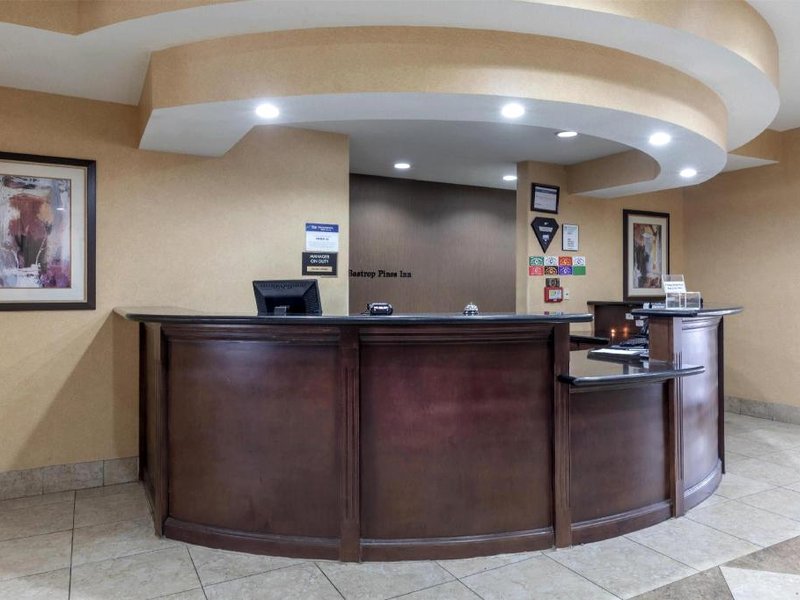 ベストウェスタン バストロップ パインズ イン (Best Western Bastrop Pines Inn)の写真