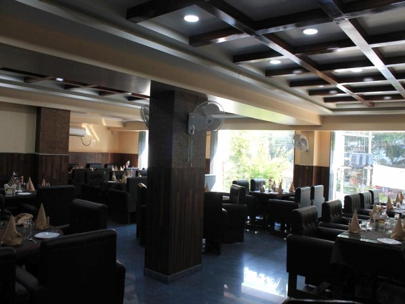 ホテル ラジュハンス インターナショナル (Hotel Rajhans International)の写真