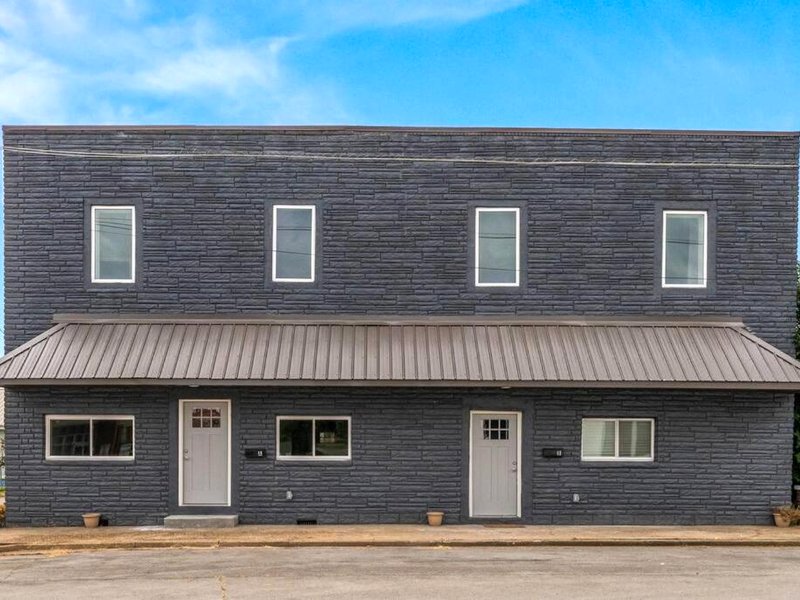 Historic Freshly Renovated 8-Bedroom Townhomes - Downtown Loudonの写真