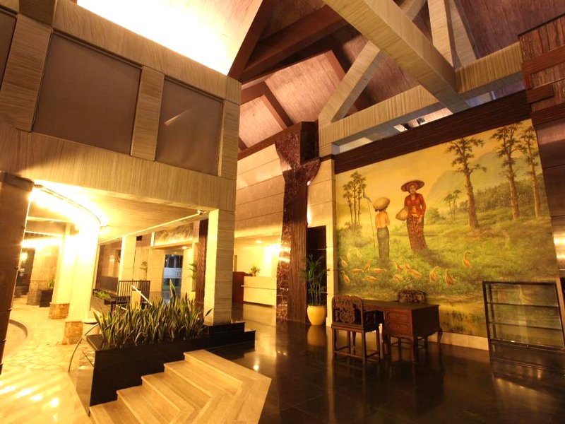 クラウン ビクトリアホテル トゥルガグン (Crown Victoria Hotel Tulungagung)の写真