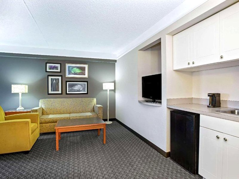 ラ キンタ イン & スイーツ バイ ウィンダム ツーソン エアポート (La Quinta Inn & Suites by Wyndham Tucson Airport)の写真