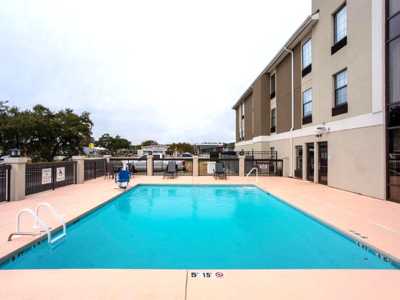 ホリデイ イン エクスプレス ホテル ＆ スイーツ モアヘッド シティ バイ IHG (Holiday Inn Express Hotel & Suites Morehead City By IHG)の写真
