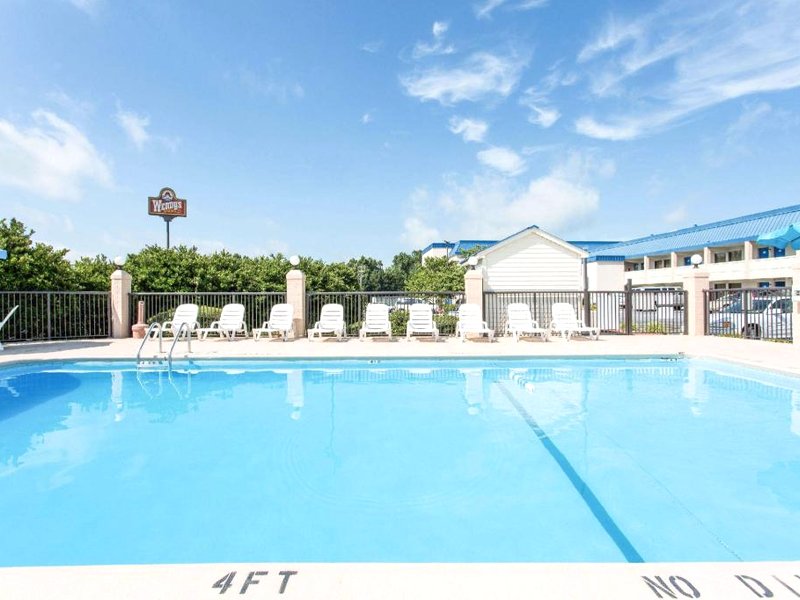 デイズ イン バイ ウィンダム ハイ ポイント アーチデール (Days Inn by Wyndham High Point/Archdale)の写真