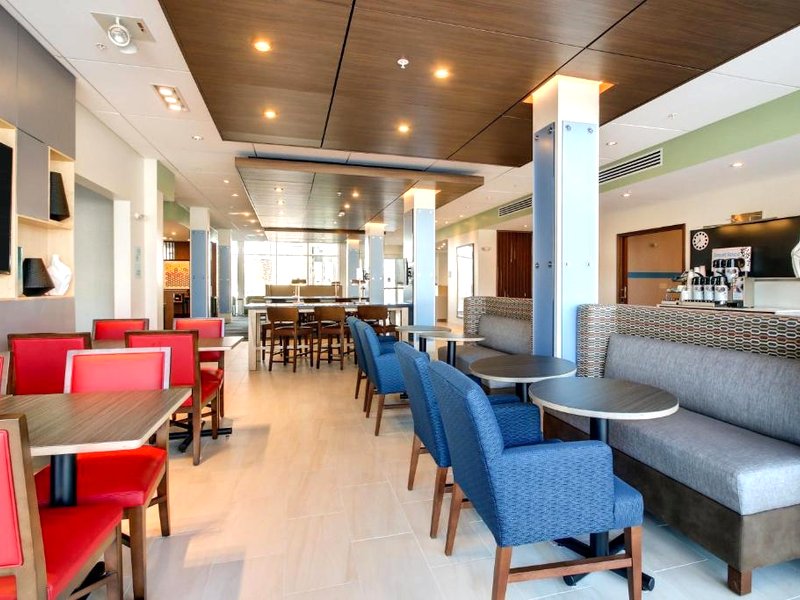 Holiday Inn Express & Suites Galesburg By IHGの写真