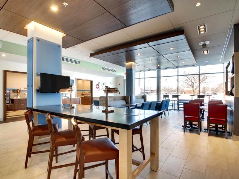 Holiday Inn Express & Suites Galesburg By IHGの写真