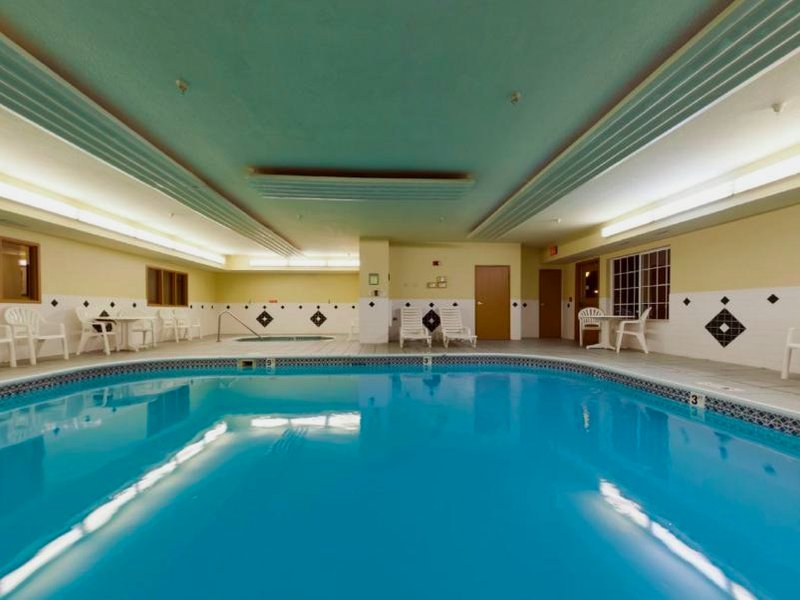 AmericInn by Wyndham Galesburgの写真