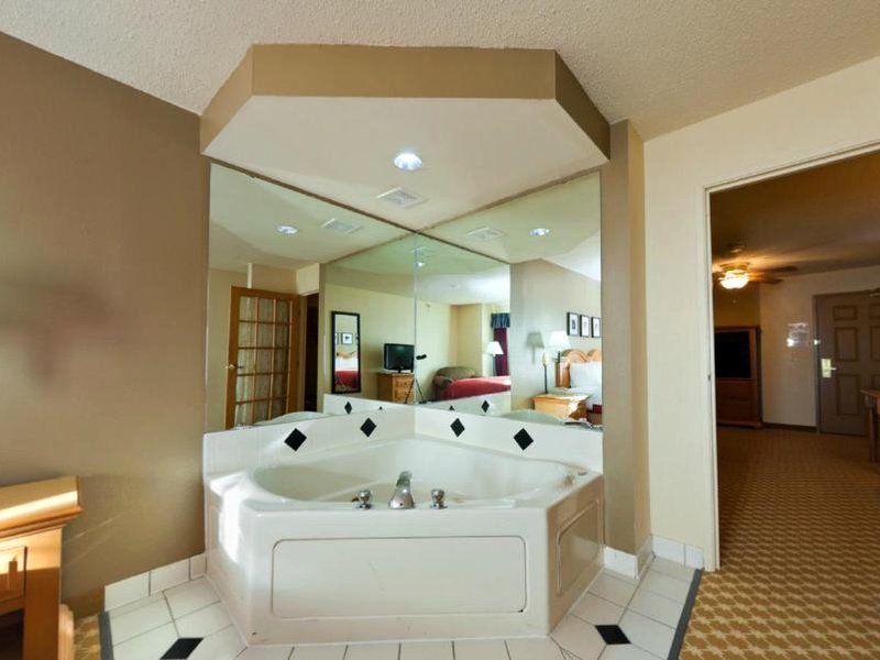 AmericInn by Wyndham Galesburgの写真
