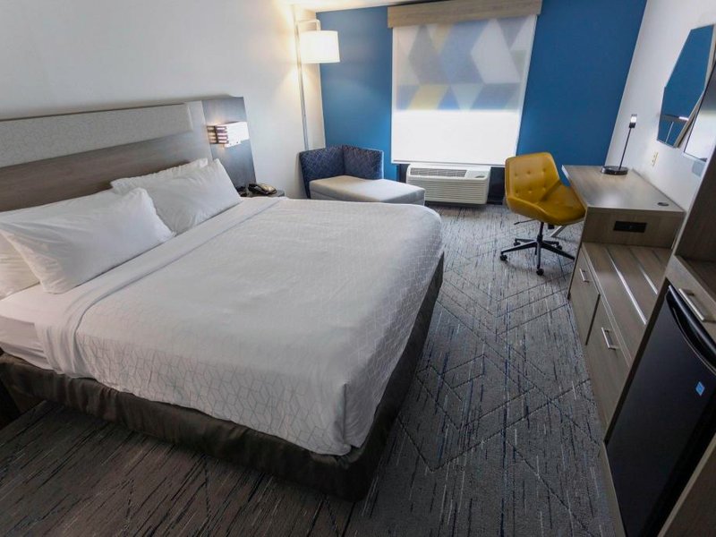 Holiday Inn Express & Suites Huntsville Airport By IHGの写真
