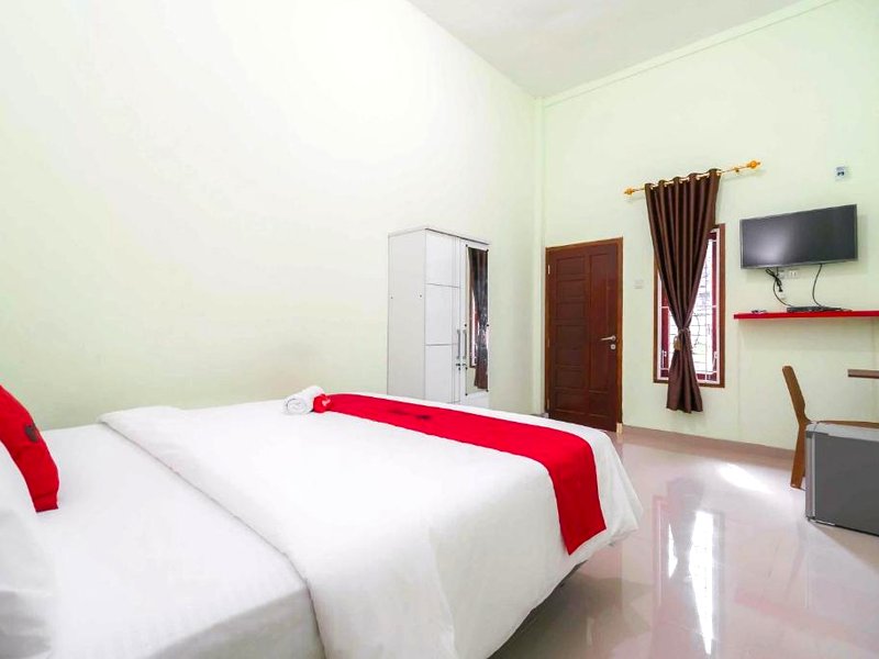 RedDoorz Syariah Near RSUD Dr HM Rabain Muara Enimの写真