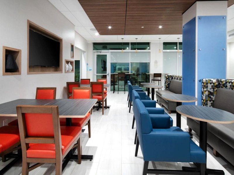 ホリデイ イン エクスプレス アンド スイーツ マリエタ バイ IHG (Holiday Inn Express and Suites Murrieta By IHG)の写真