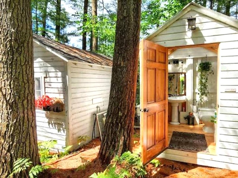 2 Romantic Island Cabins for 5 - Hot Tub Boatの写真