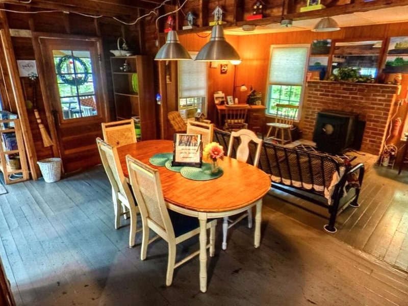 Private Island, 5 Homes, 2 HotTub, Boat -Sleeps 17の写真