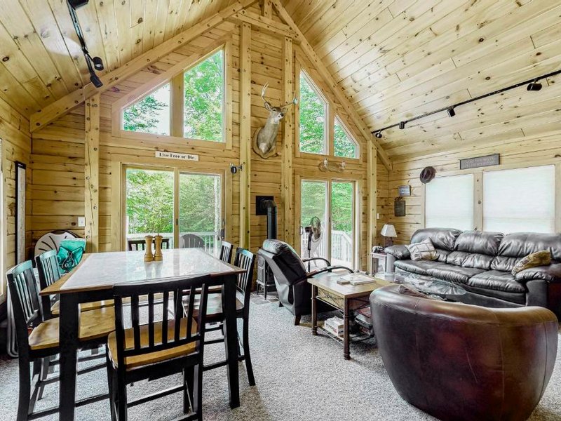 Lucky Lakefront Log Cabinの写真