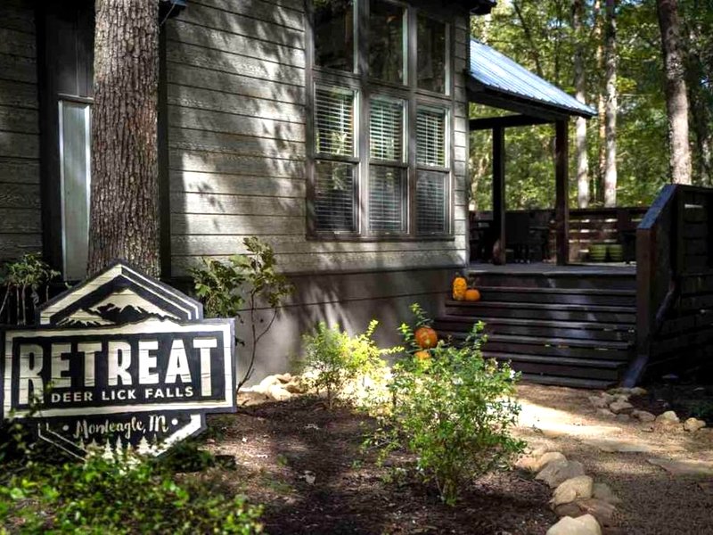 Glorious Cabin with Stunning Sights in Monteagle, Tennesseeの写真