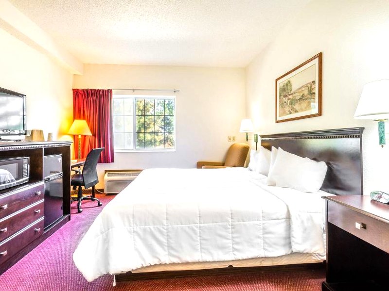 ワメゴ イン アンド スイーツ (WAMEGO INN AND SUITES)の写真