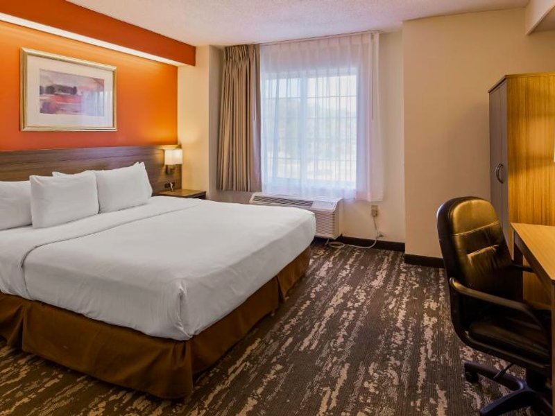 Charlevoix Inn & Suites SureStay Collection by Best Westernの写真