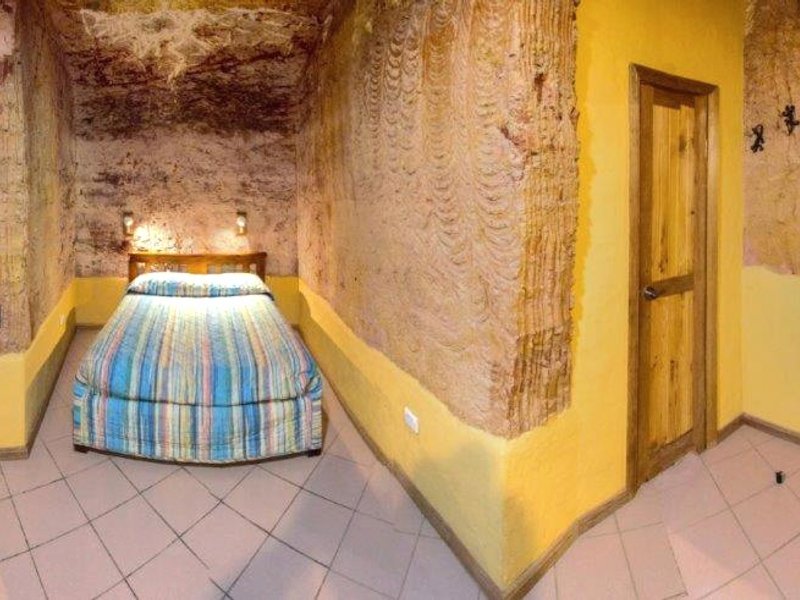 ザ アンダーグラウンド モーテル (The Underground Motel)の写真