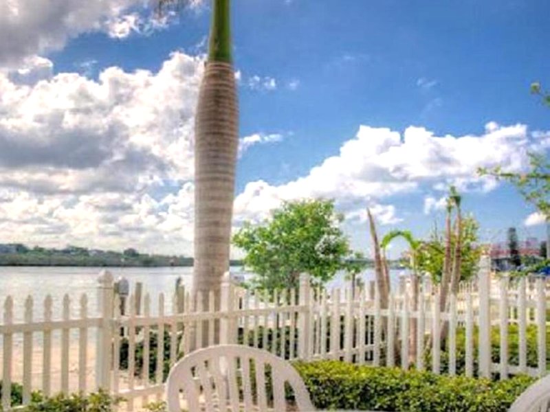 ベアフット ビーチ リゾート (Barefoot Beach Resort)の写真