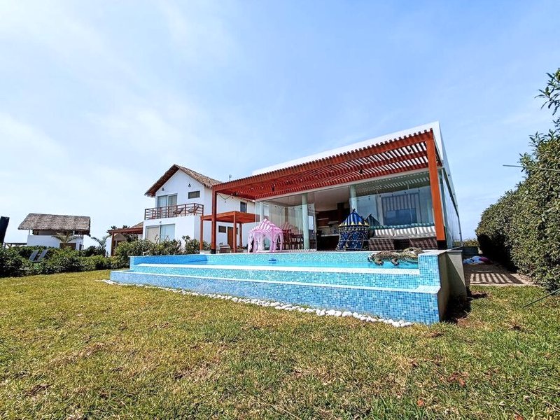 HOP ODAIBA exclusiva laguna y playa en Chinchaの写真