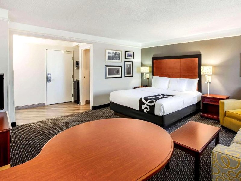 ラ キンタ イン&スイーツ バイ ウィンダム ヒューストン ベイタウン イースト (La Quinta Inn & Suites by Wyndham Houston Baytown East)の写真