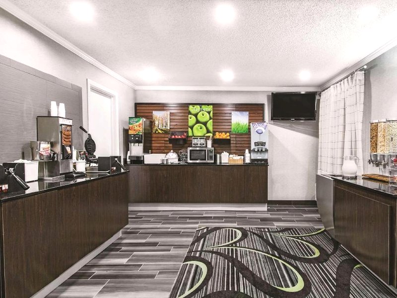 ラ キンタ イン&スイーツ バイ ウィンダム ヒューストン ベイタウン イースト (La Quinta Inn & Suites by Wyndham Houston Baytown East)の写真