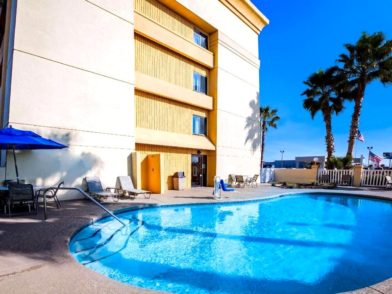 ラ キンタ イン&スイーツ バイ ウィンダム ヒューストン ベイタウン イースト (La Quinta Inn & Suites by Wyndham Houston Baytown East)の写真