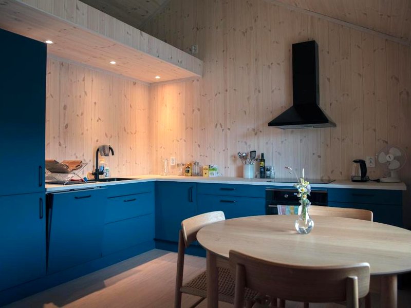 Architect designed sleeping box in barnの写真