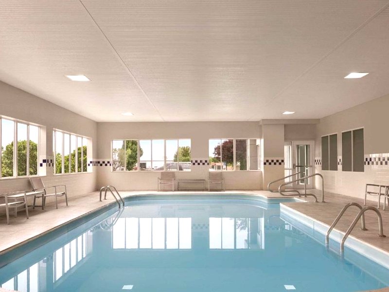 カントリー イン&スイーツ バイ ラディソン ポート クリントン OH (Country Inn & Suites by Radisson, Port Clinton, OH)の写真